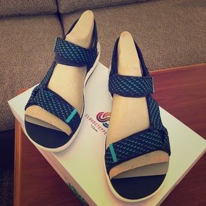 NWT Clarks Cloudsteppers Adjustable Sandals - Navy
